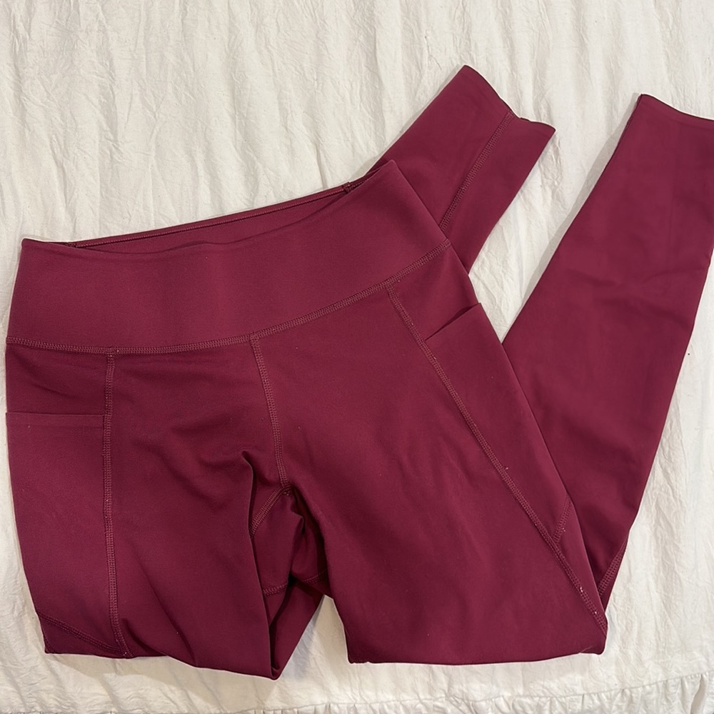 Uniqlo 2-piece athletic set - Picture 2 of 4